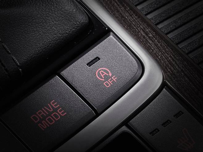 기아 K5 디젤 모델에 적용된 ISG 비활성화 버튼(출처=기아자동차)
