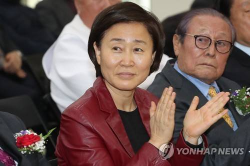 윤봉길 의사 장손녀 윤주경 지난해 3월 28일 오후 서울 영등포구 여의도 광복회관에서 열린 저자 이태복 '윤봉길 평전' 책과 삶이야기 북콘서트에 윤봉길 의사 장손녀인 윤주경 전 독립기념관장이 참석하고 있다. [연합뉴스 자료사진]