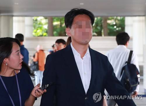 장자연 성추행 혐의, 전직 기자 1심 선고공판 출석 [연합뉴스 자료사진]