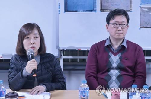 국내 신종코로나 환자 어떻게 완치됐나?…"면역체계로 자연치료" 사진 왼쪽부터 백경란 삼성서울병원 감염내과 교수(감염학회 이사장), 김태형 순천향대 서울병원 감염내과 교수.      [대한감염학회 제공. 재판매 및 DB 금지] photo@yna.co.kr