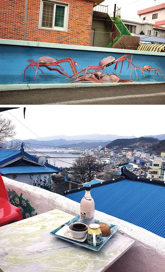 후포리 대게마을, 후포리 명소인 오션 뷰 카페 ‘도토리집’에선 막걸리도 판매한다.