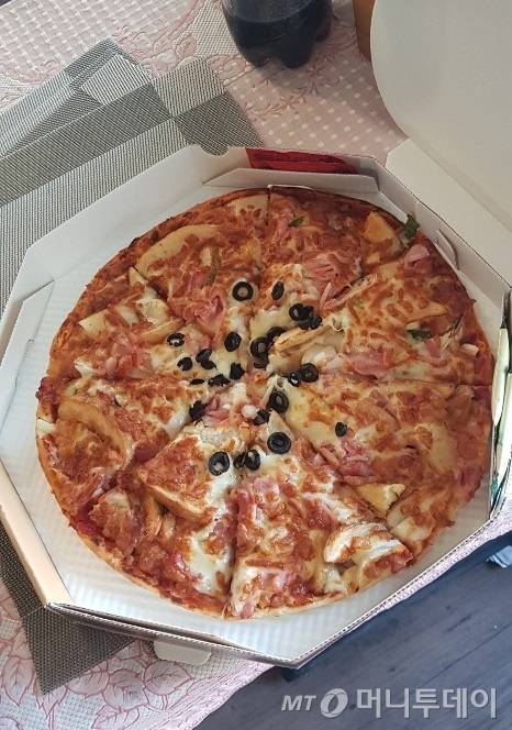 '기생충'에 등장했던 피자가게의 사장이 추천한 베이컨 포테이토 피자. 봉준호 감독이 먹었다고 한다. / 사진 = 오진영 기자