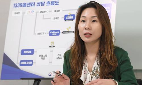 11일 서울 영등포구 질병관리본부 1339 콜센터에서 박혜미 센터장이 기자들의 질문에 답하고 있다. 뉴시스