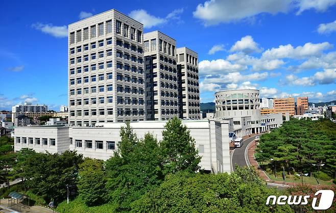 진주시가 올해 8000여 임차가구에 113억2800만원의 임차료를 지원하고, 자가가구 수선유지를 위해 9억1000만원 등 총 122억3800만원의 주거급여를 지원한다. 진주시청. © 뉴스1 DB