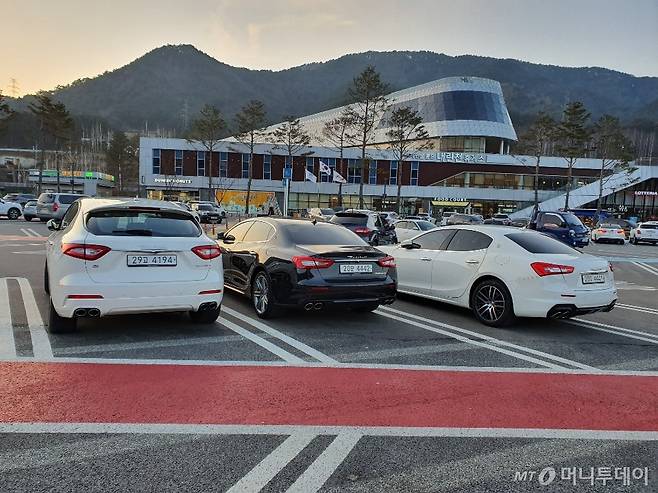 마세라티 디젤 삼총사 뒷모습(왼쪽부터 르반떼, 콰트로 포르테, 기블리)/사진=장시복 기자