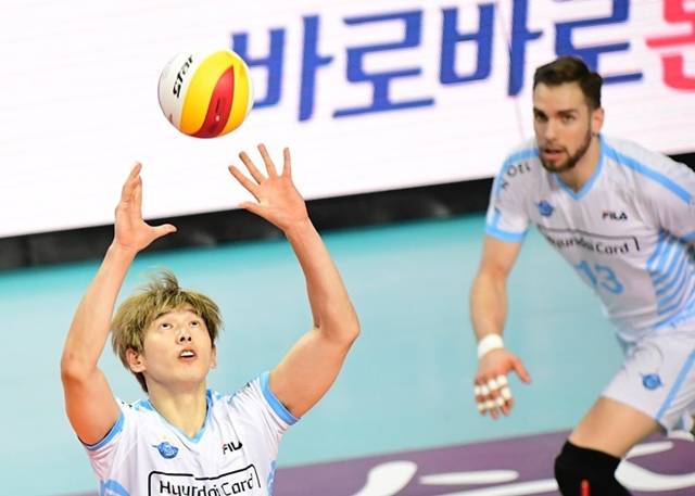 대한항공 한선수(왼쪽). 한국배구연맹(KOVO)제공