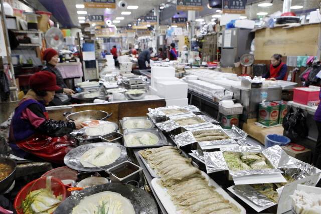 닮았으나 조금씩 다른 맛을 가진 영월서부시장의 메밀전병 맛집들. /사진=한국관광공사