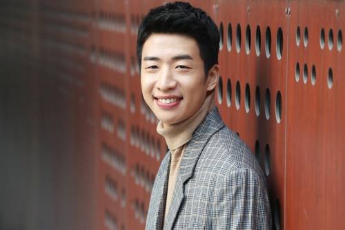 포즈 취하는 유수빈 (서울=연합뉴스) 강민지 기자 = 드라마 '사랑의 불시착'에 출연한 배우 유수빈이 서울 종로구 수송동 연합뉴스에서 진행된 인터뷰에 앞서 포즈를 취하고 있다. 2020.2.21 mjkang@yna.co.kr