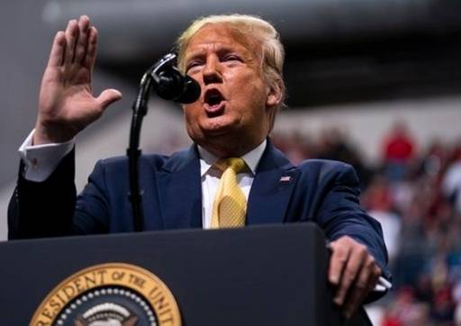 도널드 트럼프 미국 대통령이 지난 20일(현지시간) 콜로라도주에서 대선 유세를 하는 모습. 이날 트럼프 대통령은 봉준호 감독의 영화&nbsp;‘기생충’이 제92회 미국 아카데미 영화상 작품상을 받은 것을 비판했다. AP 연합뉴스