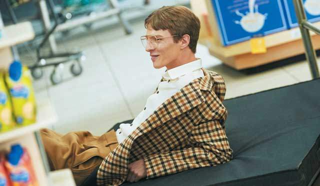 시몬스 침대 광고 주인공인 모델 '팀 슈마허(Tim Schuh macher)'. / 시몬스 제공