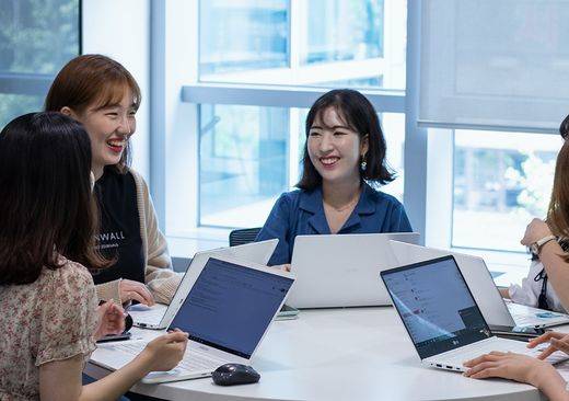 화장품 정보플랫폼 '화해'를 운영하는 스타트업 버드뷰는 창업 초기부터 OKR을 도입했다./버드뷰 제공