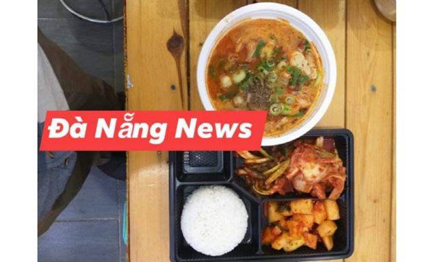 25일 다낭시정부가 시내 한인식당에서 배달시켜 한국인 격리자들에게 제공한 저녁식사. 다낭뉴스 캡처