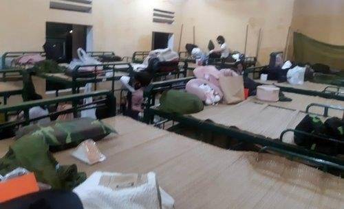 한국민이 격리된 베트남 북부 군부대 기숙사 지난달 28일 인천에서 베트남 하노이로 입국한 한국민들이 격리된 베트남 북부지역 모 군부대 여성 기숙사. [독자 제공=연합뉴스 자료사진]