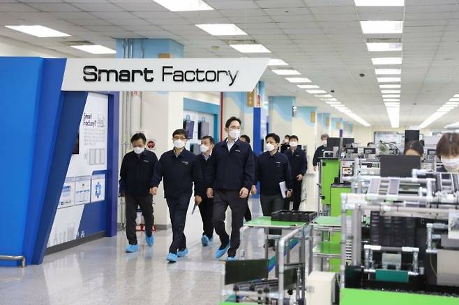 삼성전자는 지난해 반도체 비전 2030을 발표하고 시스템반도체에 133조원을 투자하고 1만5천명을 채용하겠다고 밝힌 바 있다.