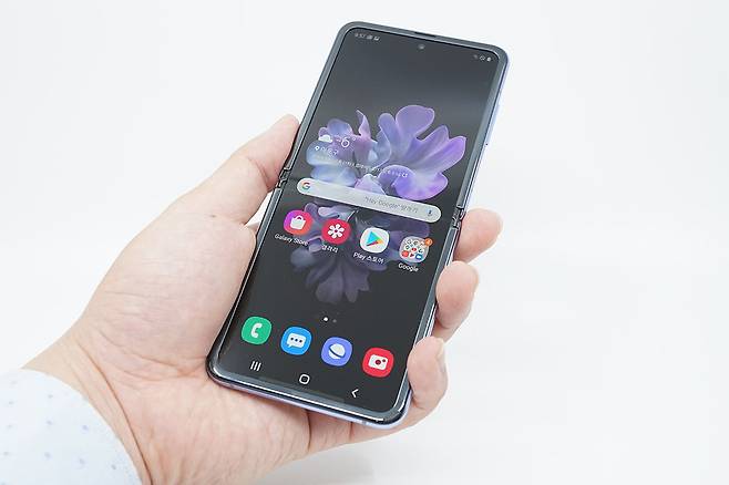 최근 안드로이드 스마트폰도 3.5mm 단자를 없애는 추세다.