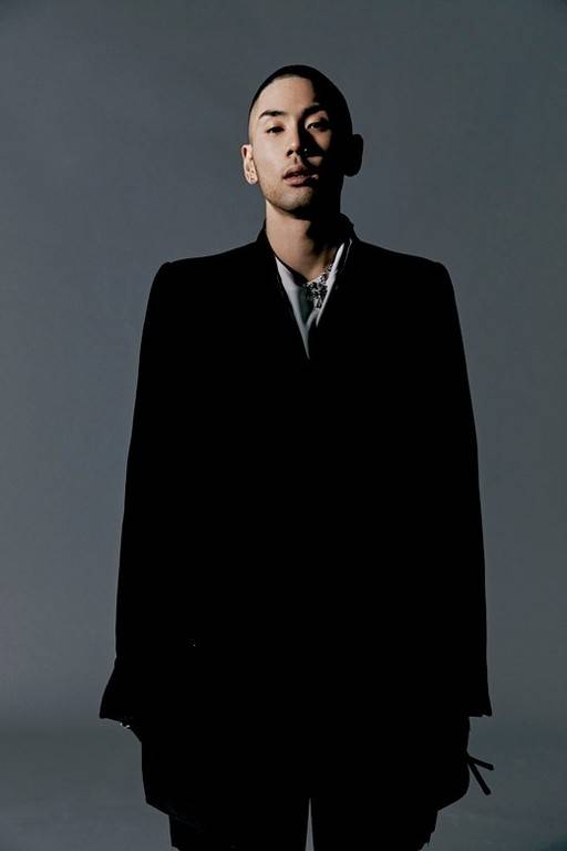 가수 겸 작곡가 빈스(본명 죠 리). 더블랙레이블 제공