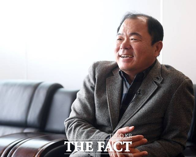 유형관은 영원한 조연스타. 그는 "시청자들은 대통령이나 왕의 캐릭터 보다 시골마을 이장이나 아파트 경비원의 모습에서 더 친근감을 느끼는 것 같다"고 했다. /이효균 기자