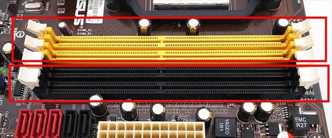 같은 색상의 슬롯에 한쌍씩 램을 꽂으면 듀얼채널이 구성된다