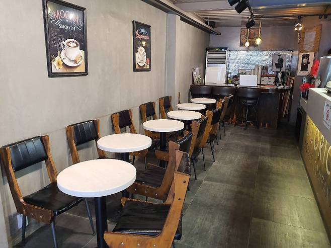 9일 오전 10시40분쯤 점주 허가를 받고 촬영한 백병원 인근 카페 /사진=정경훈 기자