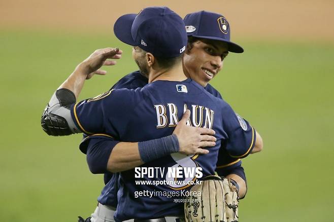 ▲ 밀워키 라이언 브론(왼쪽)과 크리스티안 옐리치.