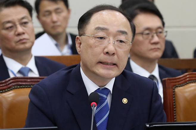 홍남기 경제부총리 겸 기획재정부 장관. 뉴스1