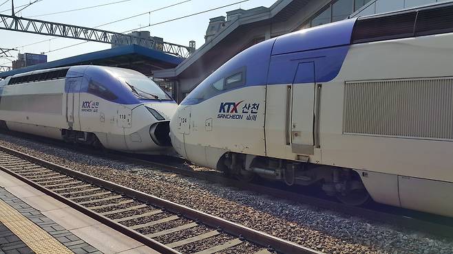 KTX-산천 두 열차를 하나로 연결한 '중련'편성. [사진 코레일]