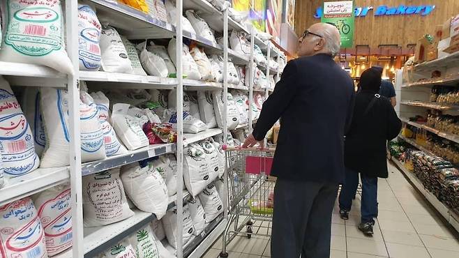 15일 테헤란 대형마트 샤흐르반드의 쌀 판매장 [테헤란=연합뉴스]