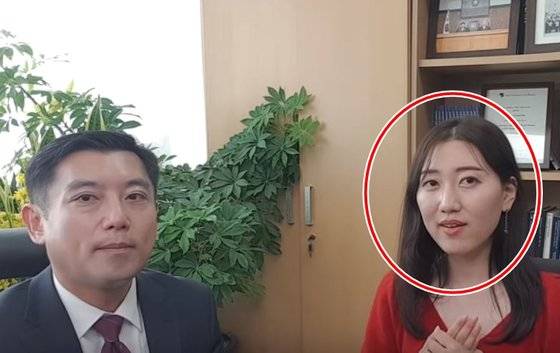 16일 발표된 미래한국당 비례대표 5번을 받은 김정현(32) 변호사가 지난해 한 유튜브 방송에 출연한 모습. 왼쪽은 해당 유튜브 채널을 운영하는 정연덕 건국대 로스쿨 교수. [정교수지식채널 캡처]
