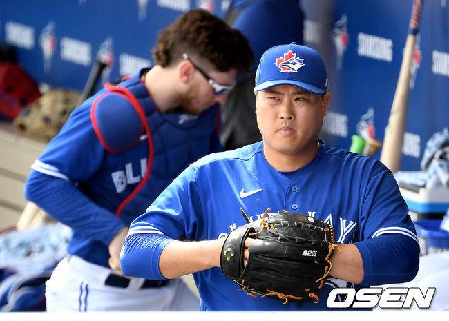 [OSEN=더니든(미국 플로리다주) ,최규한 기자] 토론토  류현진이 마운드로 향하고 있다. / dreamer@osen.co.kr