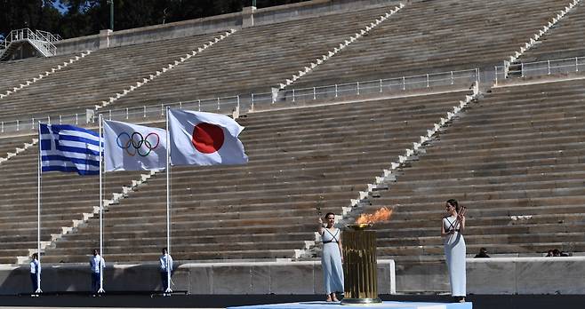 무관중 도쿄올림픽 성화 인수식. AFP = 연합뉴스