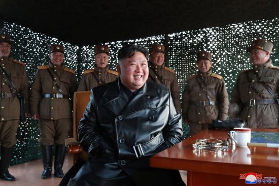 김정은 북한 국무위원장이 21일 전술유도무기 시범사격을 참관했다고 조선중앙통신이 22일 보도했다.