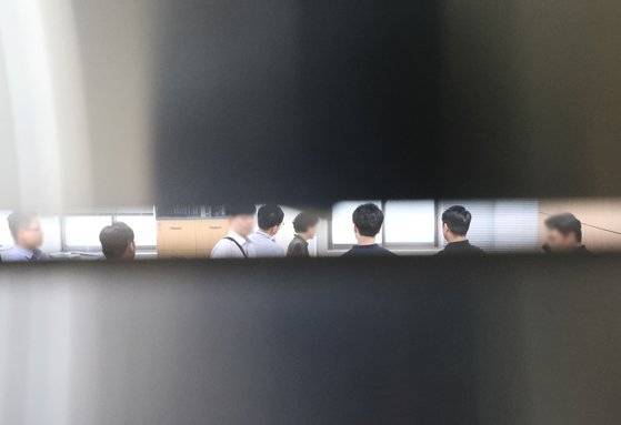 조국 법무부 장관 후보자를 둘러싼 의혹을 수사하는 검찰이 지난해 9월 3일 오전 조 후보자의 배우자 정경심 교수가 근무하는 경북 동양대학교에 대한 압수수색에 들어간 장면. [뉴스1]