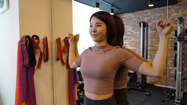 Lean scapular pull down -- works muscle around your wing bone (Park Su-bin / The Korea Herald)