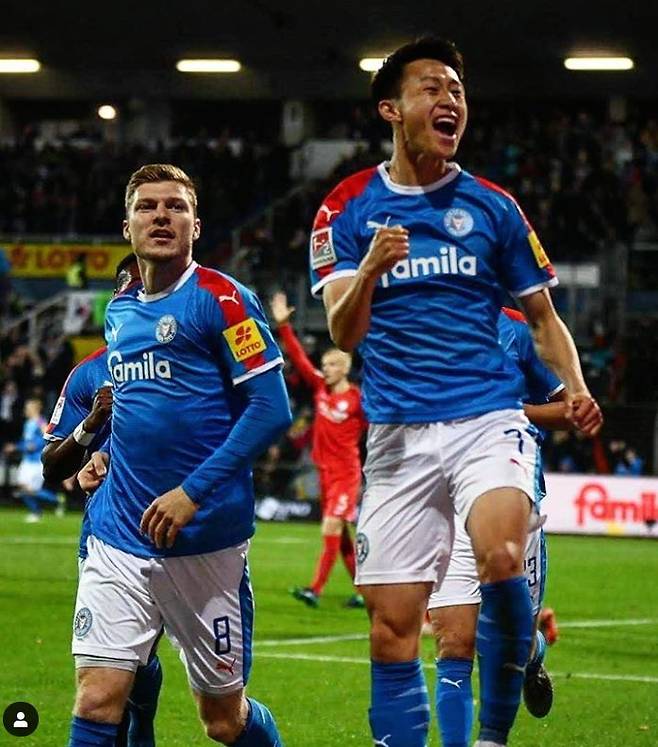 홀슈타인 킬 에이스 이재성(오른쪽). 이재성은 키커 평점 3.06점으로 팀 1위, 리그 전체 3위다. 홀슈타인 킬 감독은 이재성이 360도 시야를 가졌다고 극찬했다. [사진 홀슈타인 킬 인스타그램]