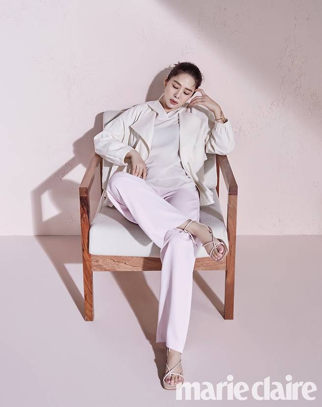 배우 김현주/사진제공=마리끌레르