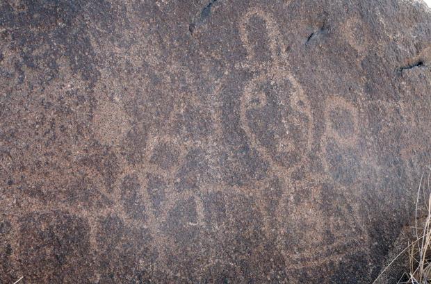 中 내몽골 사막화 지대서 기마인 등 고대 암각화군 유적 발견