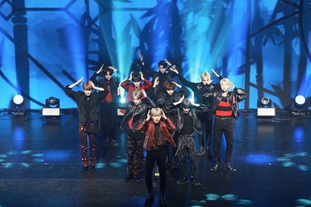 '매그놀리아' 무대를 선보이고 있는 티오오./ 사진제공=스톤뮤직 엔터테인먼트