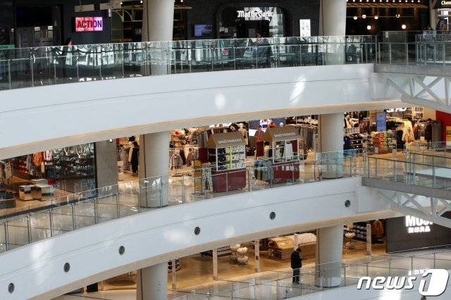 코로나19 확산 후인 지난 2월 코로나19로 사람이 없는 영등포타임스퀘어 /사진=뉴스1