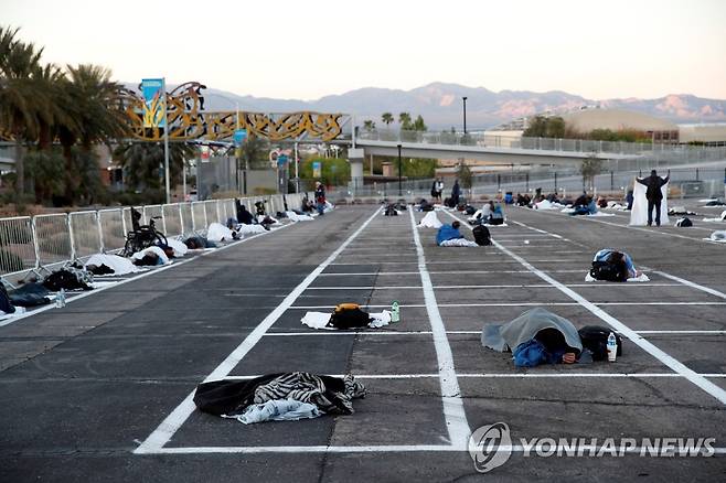 미국 라스베이거스 야외 주차장에 마련된 노숙자 임시대피소 [로이터=연합뉴스]
