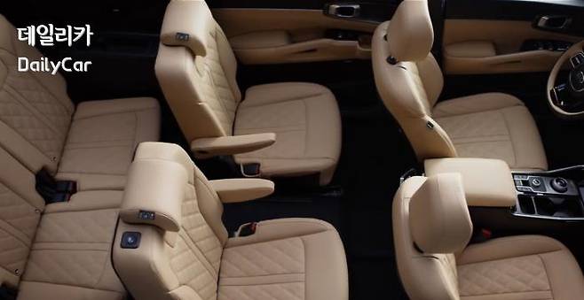 2+2+3의 좌석 배치