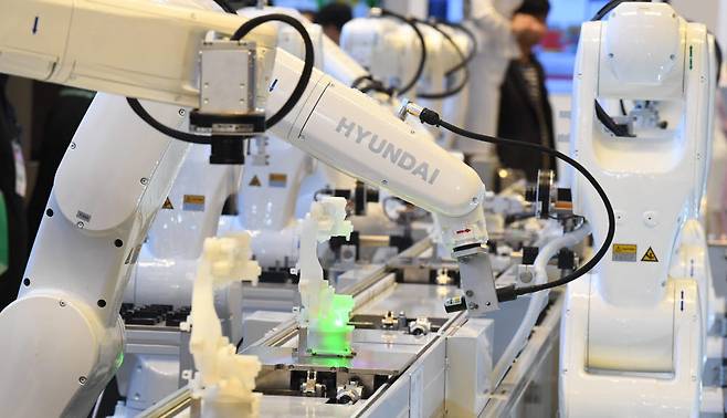 현대로보틱스가 지난해 3월 스마트공장 자동화산업전 2019에서 공개한 협동로봇.