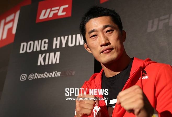 ▲ 스포티비 나우(SPOTV NOW)가 7일부터 오는 12일까지 'UFC 클래식'을 방영한다. UFC 팬들을 설레게 할 추억의 명승부를 매일 밤 11시 스포티비 나우에서 볼 수 있다. 프리미엄 스포츠 채널 스포티비 온(SPOTV ON)에서도 시청 가능하다. 김동현의 옥타곤 3승 도전기는 8일 밤 11시에 방영된다.