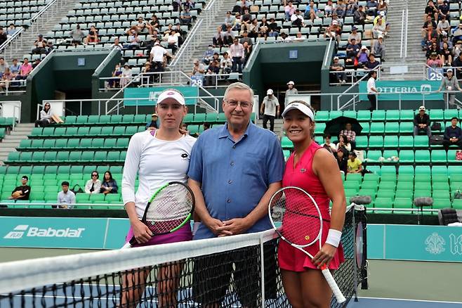 2019년 9월 서울에서 열린 코리아오픈을 찾은 테런스 페굴라(가운데) 구단주. [KEB 하나은행 코리아오픈 대회 조직위원회 제공. 재판매 및 DB금지]