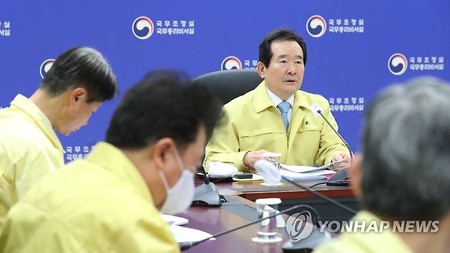 코로나19 중대본 회의에서 발언하는 정세균 총리 (세종=연합뉴스) 김주형 기자 = 정세균 국무총리가 8일 오전 세종시 정부세종청사 위기관리종합상황실에서 열린 신종 코로나바이러스 감염증(코로나19) 대응 중앙재난안전대책본부 회의에서 발언하고 있다. kjhpress@yna.co.kr