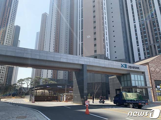 경기 안산 상록구 '그랑시티자이 1차' 출입구 전경.© News1 이동희 기자