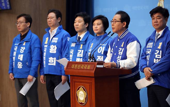 민주당, 종부세 감면 관련 부동산 대책 합동 기자회견 [사진 제공 = 연합뉴스]