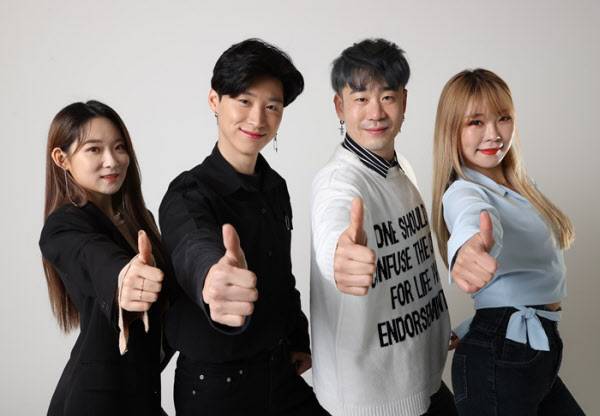 '찐이야' 안무를 선보이는 모스트하모니/오종찬 기자