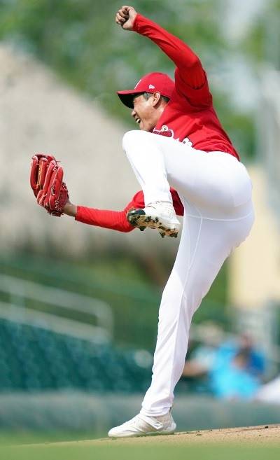김광현이 시범경기에서 역동적인 투구폼으로 역투하고 있다. [사진= MLB]