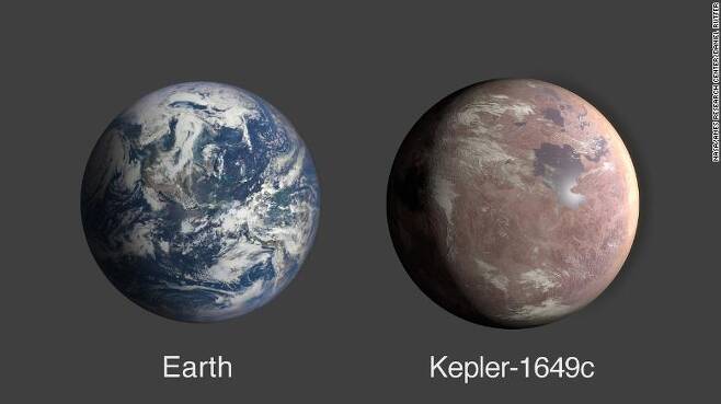 사진 위는 지구와 케플러-1649c의 비교 이미지, 사진 아래는 케플러-1649c의 상상도
