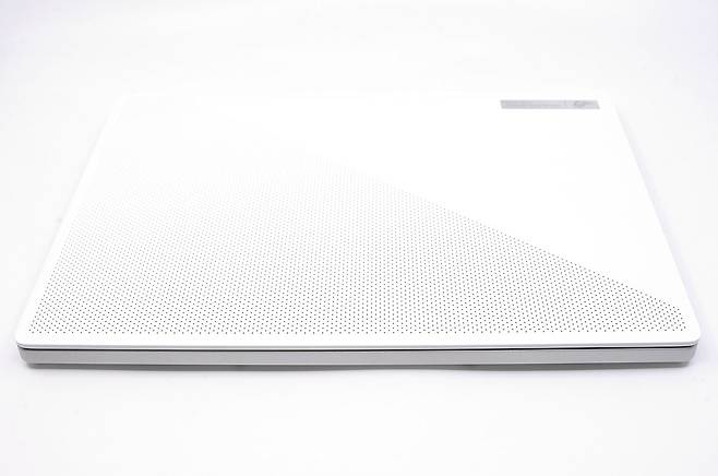 에이수스 ROG 제피러스 G14, 라이젠 9 4900HS 프로세서를 품은 게이밍 노트북이다.